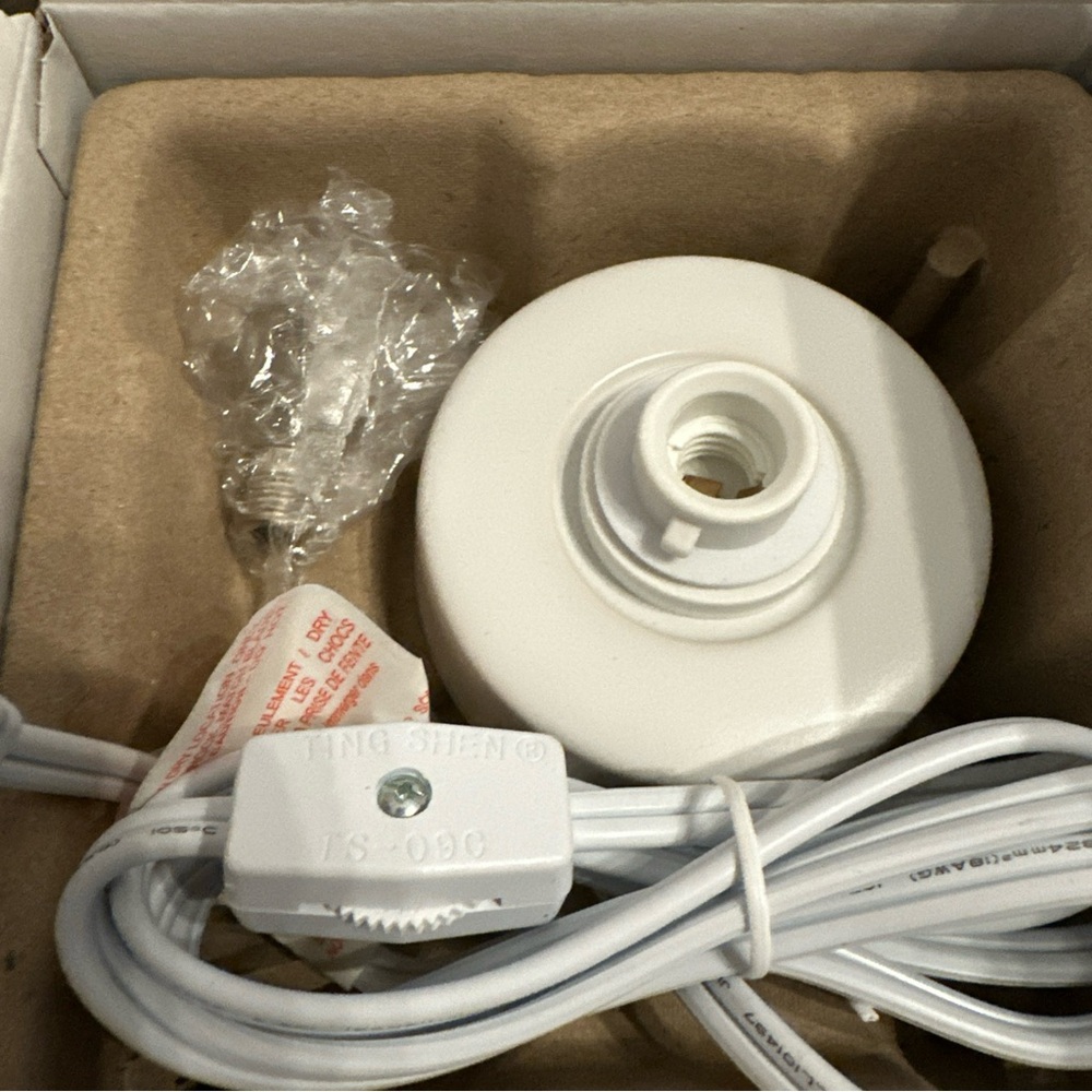 Scentsy White Tabletop Base For Ceramic Nightlight Plug‎ in Wax Warmer NIB - Picture 4 of 4